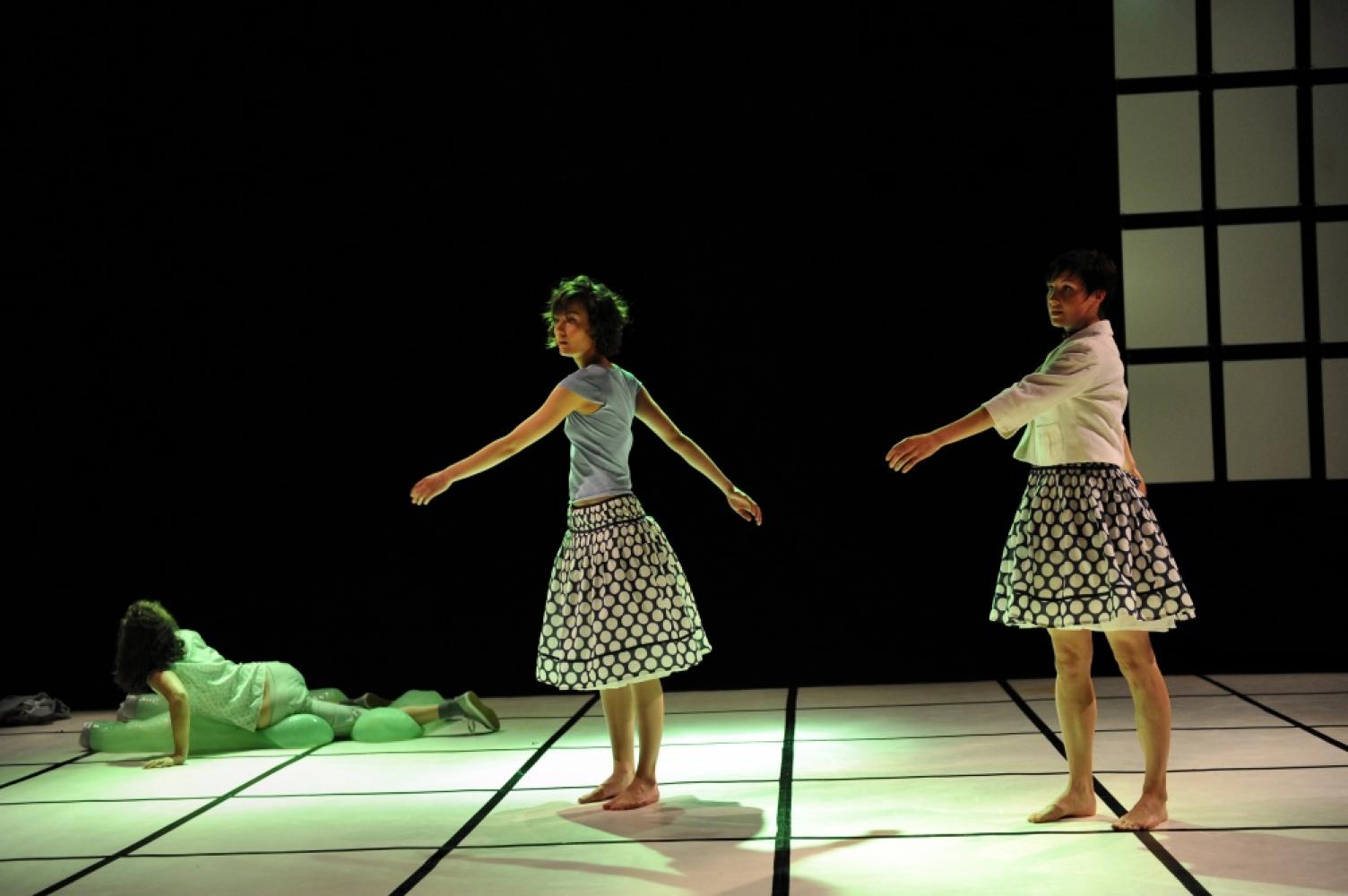 Plakat do spektaklu Czerwona trawa