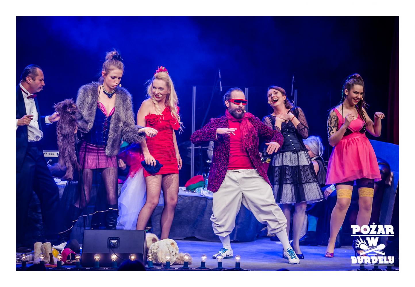 DZIEWCZYNA Z MARSZU NIEPODLEGŁOŚCI