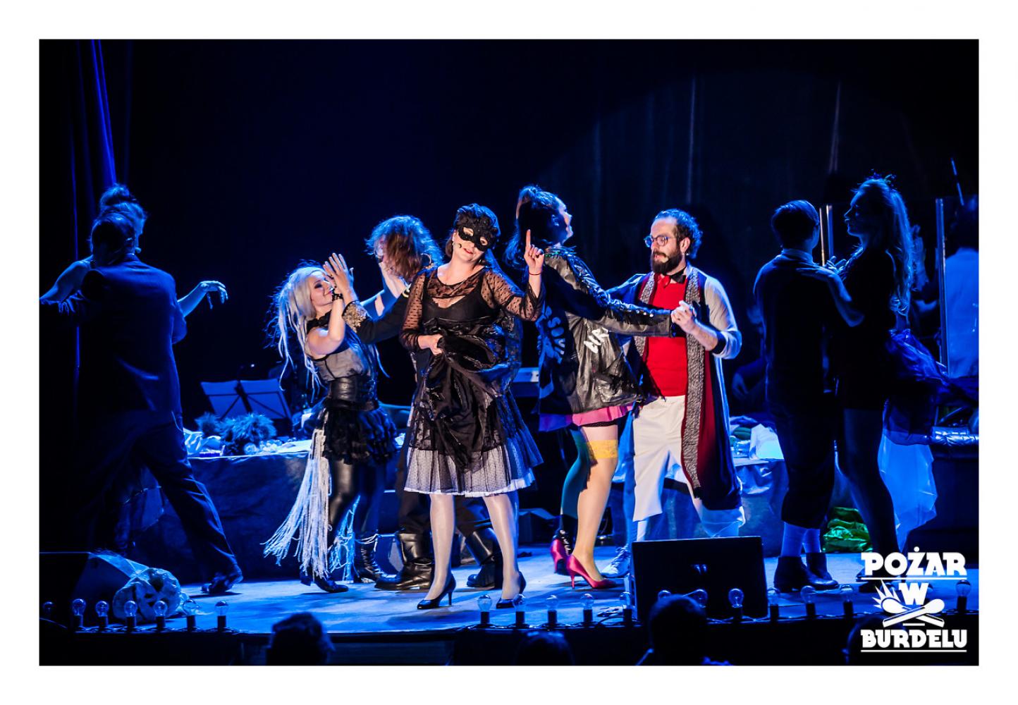 DZIEWCZYNA Z MARSZU NIEPODLEGŁOŚCI