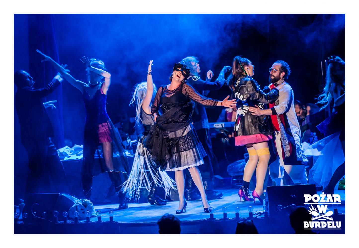 DZIEWCZYNA Z MARSZU NIEPODLEGŁOŚCI