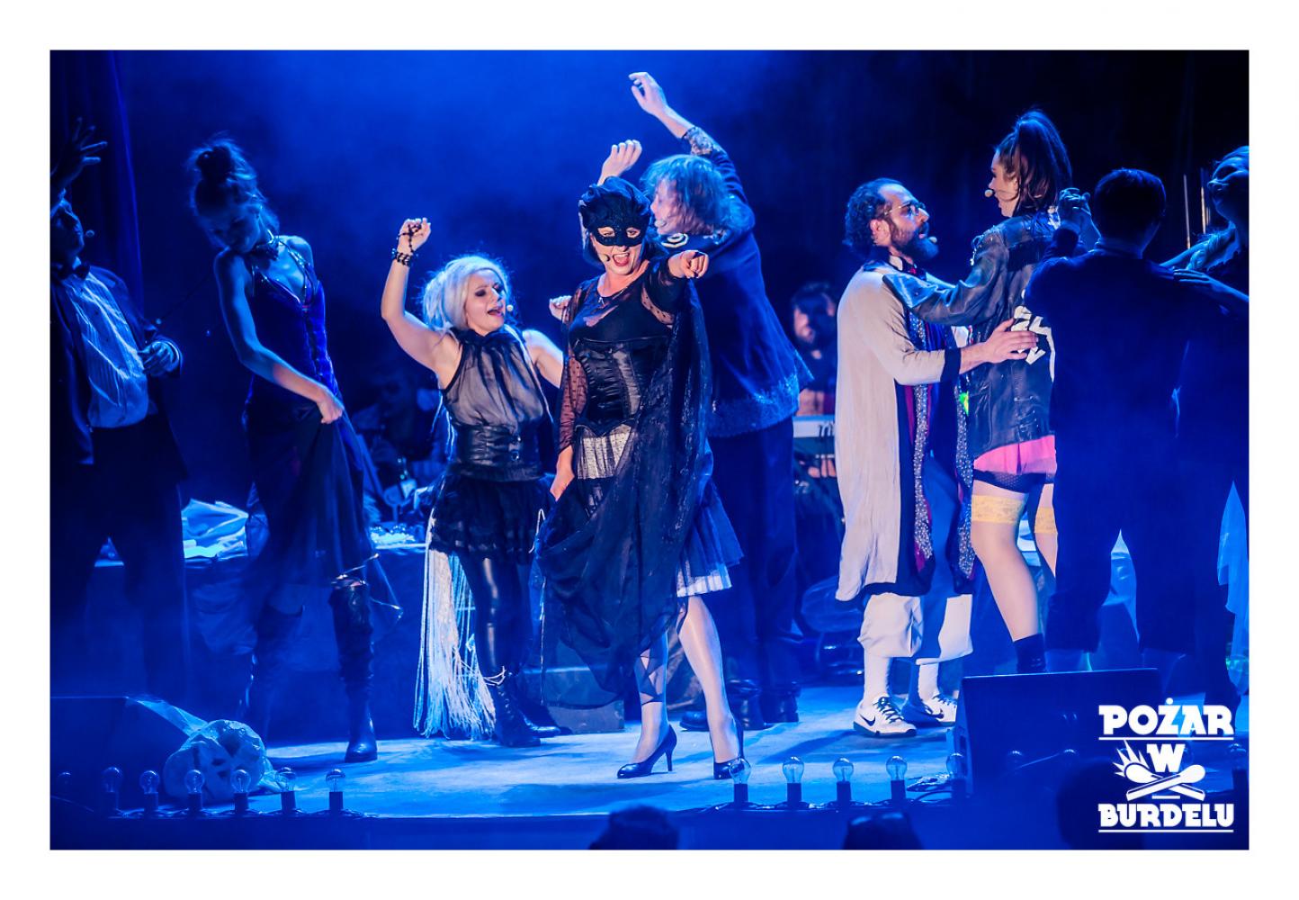 DZIEWCZYNA Z MARSZU NIEPODLEGŁOŚCI