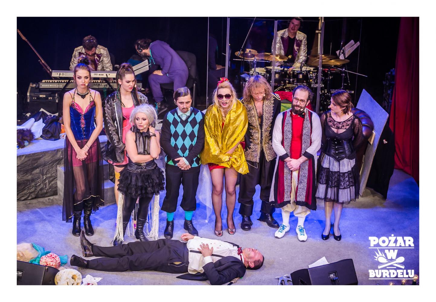 DZIEWCZYNA Z MARSZU NIEPODLEGŁOŚCI