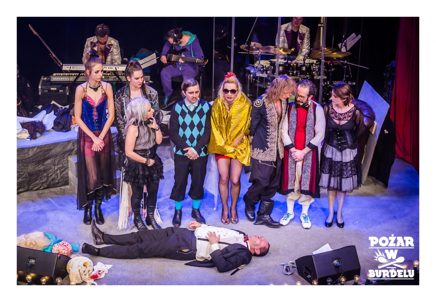 DZIEWCZYNA Z MARSZU NIEPODLEGŁOŚCI