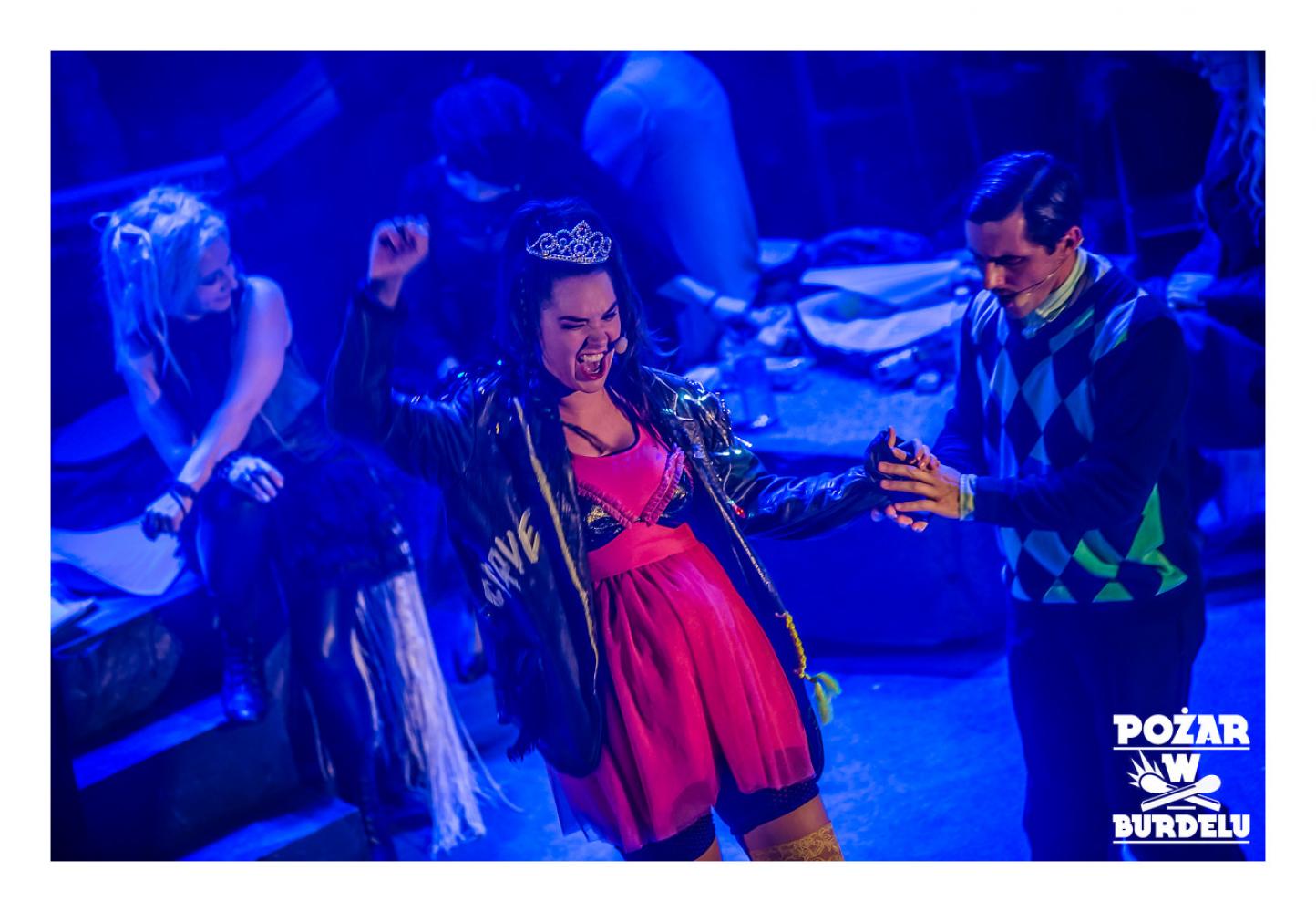 DZIEWCZYNA Z MARSZU NIEPODLEGŁOŚCI