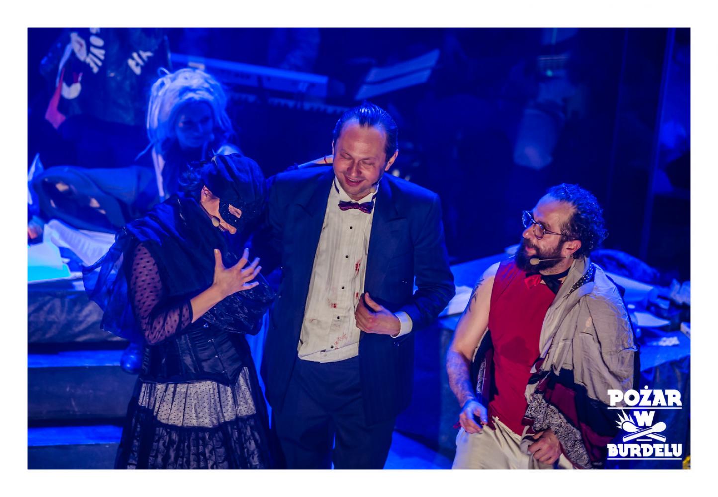 DZIEWCZYNA Z MARSZU NIEPODLEGŁOŚCI