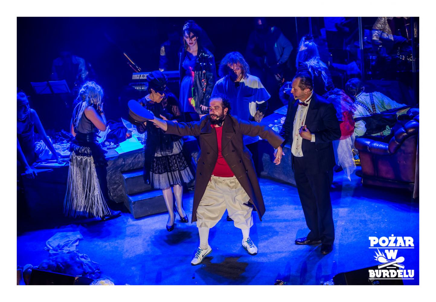 DZIEWCZYNA Z MARSZU NIEPODLEGŁOŚCI