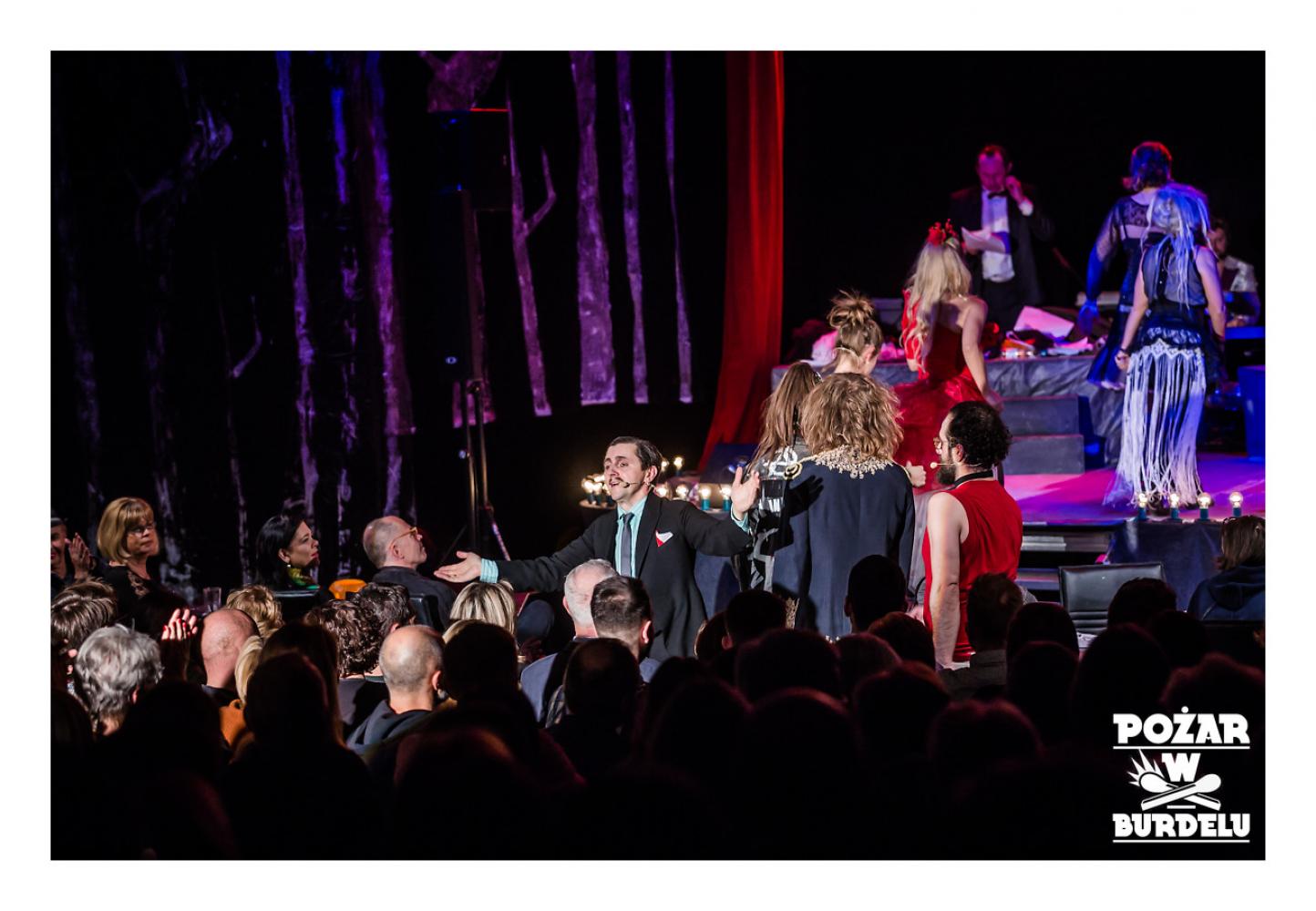 DZIEWCZYNA Z MARSZU NIEPODLEGŁOŚCI