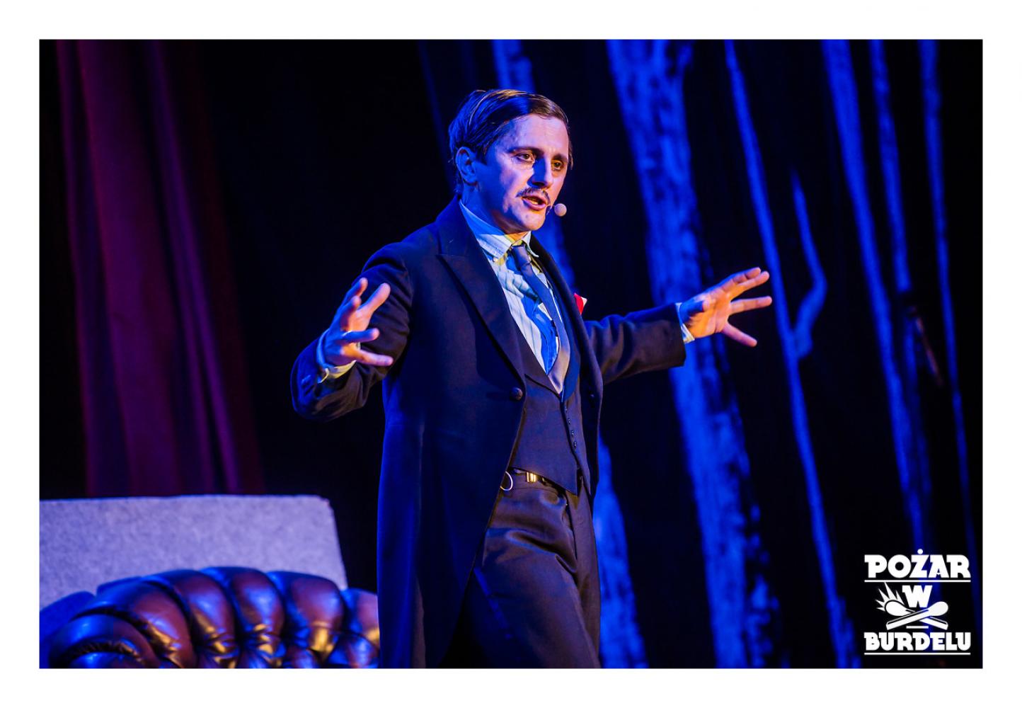 DZIEWCZYNA Z MARSZU NIEPODLEGŁOŚCI