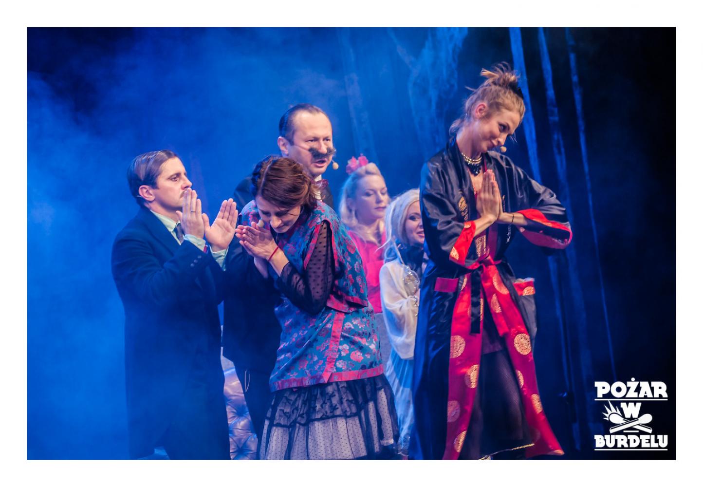 DZIEWCZYNA Z MARSZU NIEPODLEGŁOŚCI