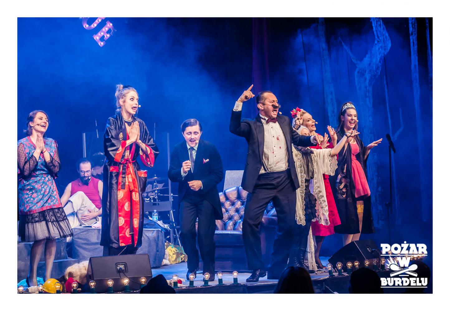 DZIEWCZYNA Z MARSZU NIEPODLEGŁOŚCI