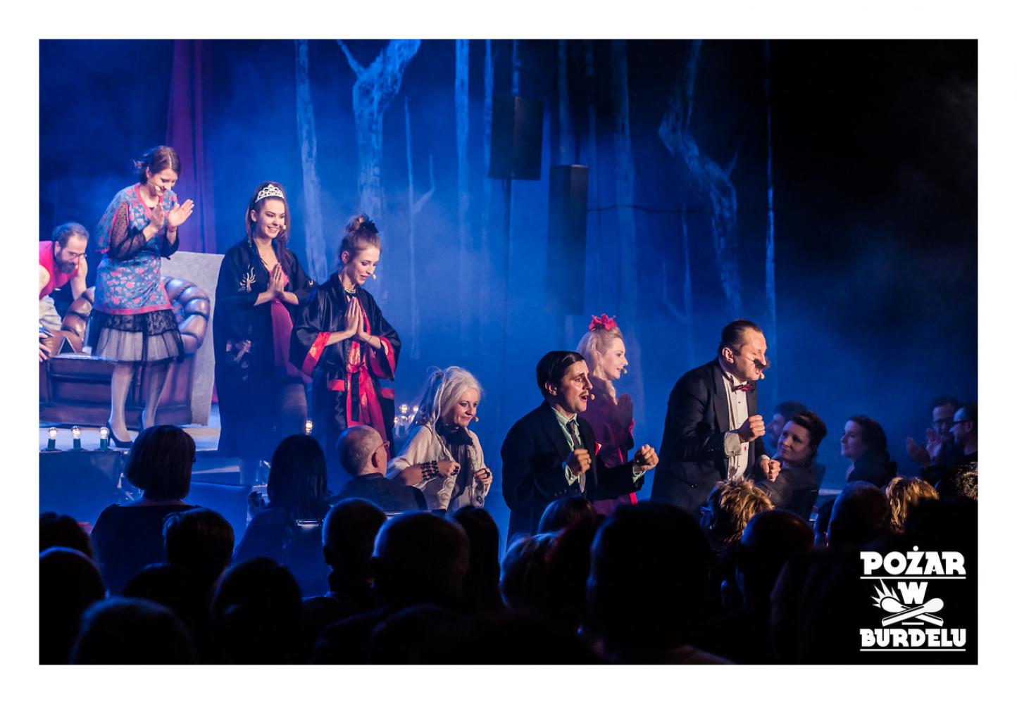 DZIEWCZYNA Z MARSZU NIEPODLEGŁOŚCI