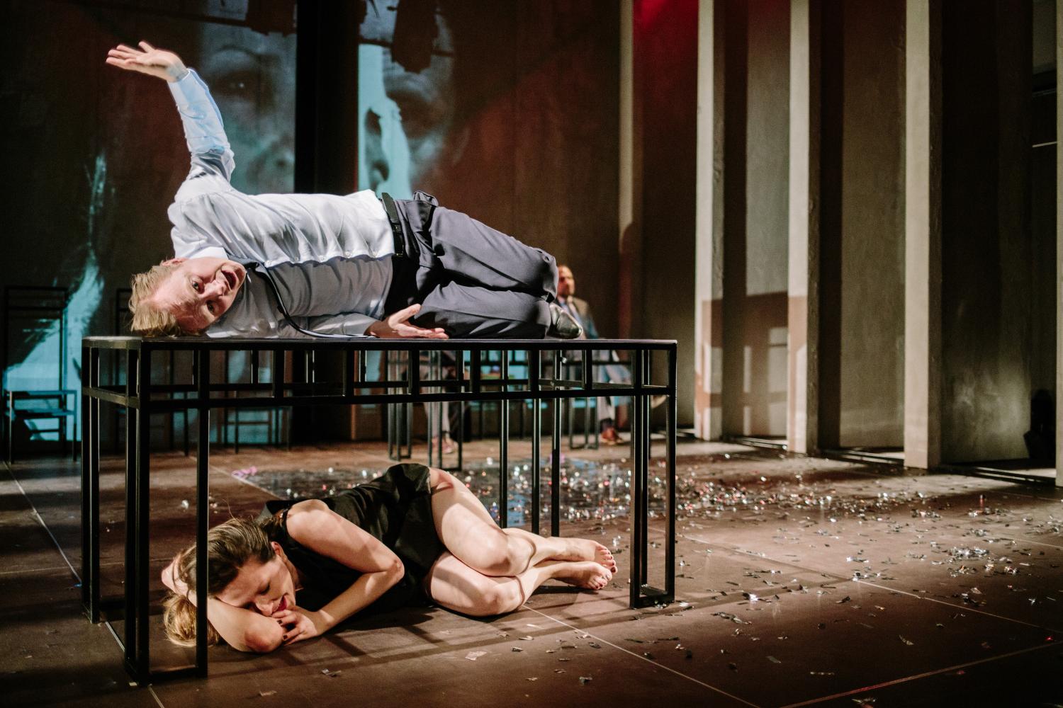 PUNKT ZERO: ŁASKAWE